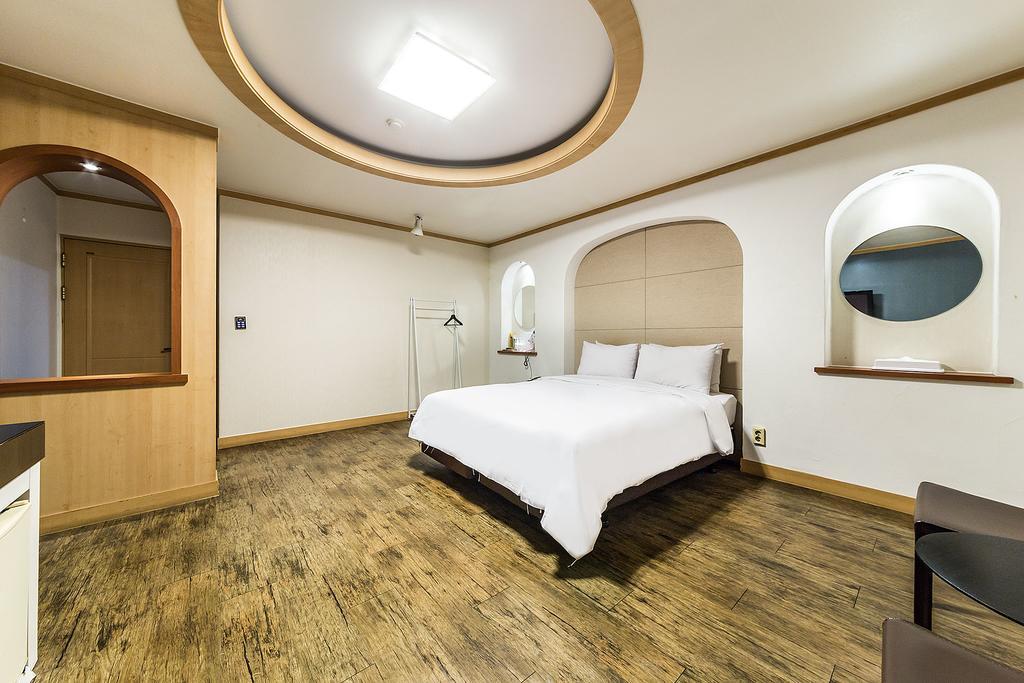 סוואן Hotel Tate מראה חיצוני תמונה