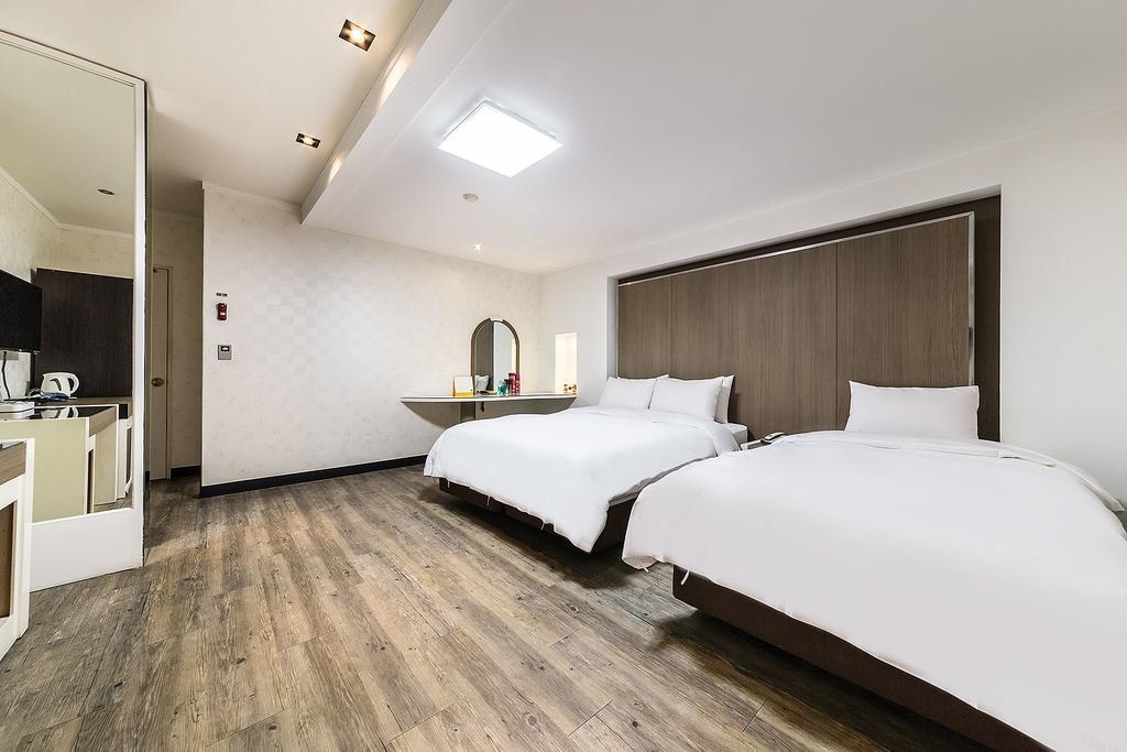 סוואן Hotel Tate מראה חיצוני תמונה