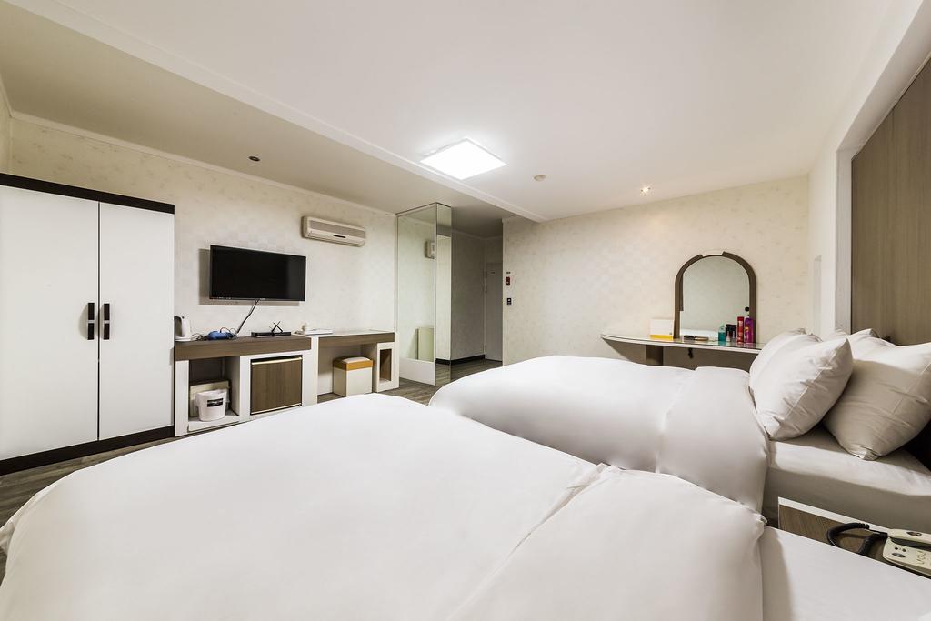 סוואן Hotel Tate מראה חיצוני תמונה