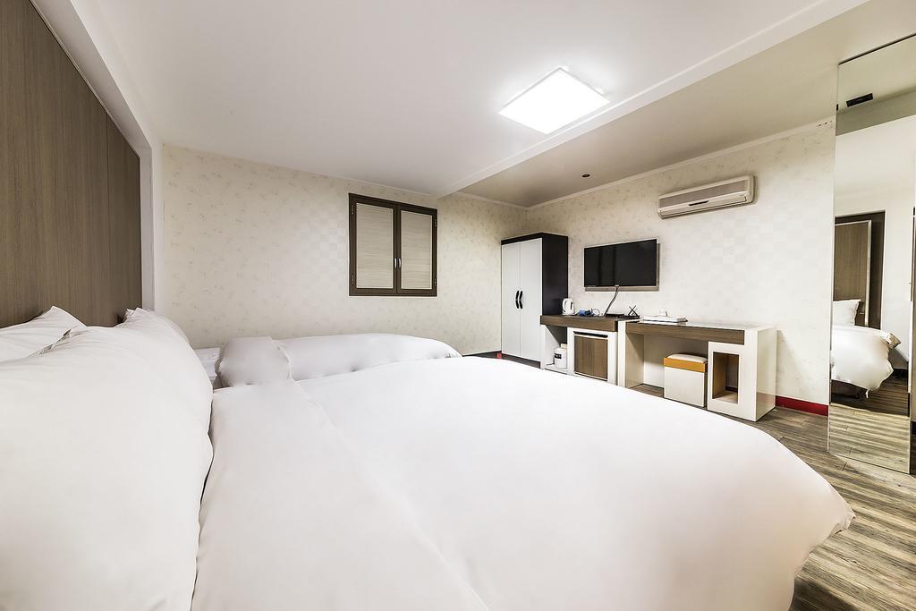 סוואן Hotel Tate מראה חיצוני תמונה