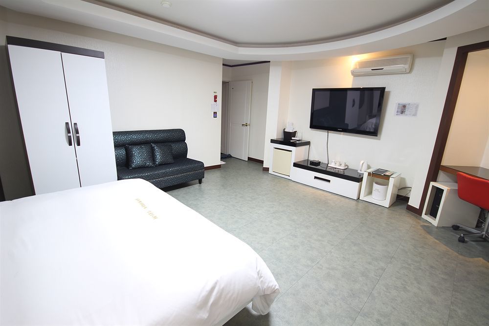 סוואן Hotel Tate מראה חיצוני תמונה