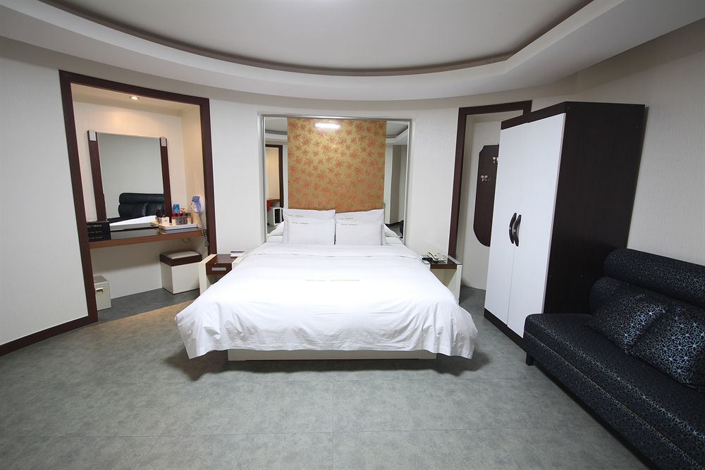 סוואן Hotel Tate מראה חיצוני תמונה