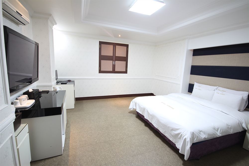 סוואן Hotel Tate מראה חיצוני תמונה