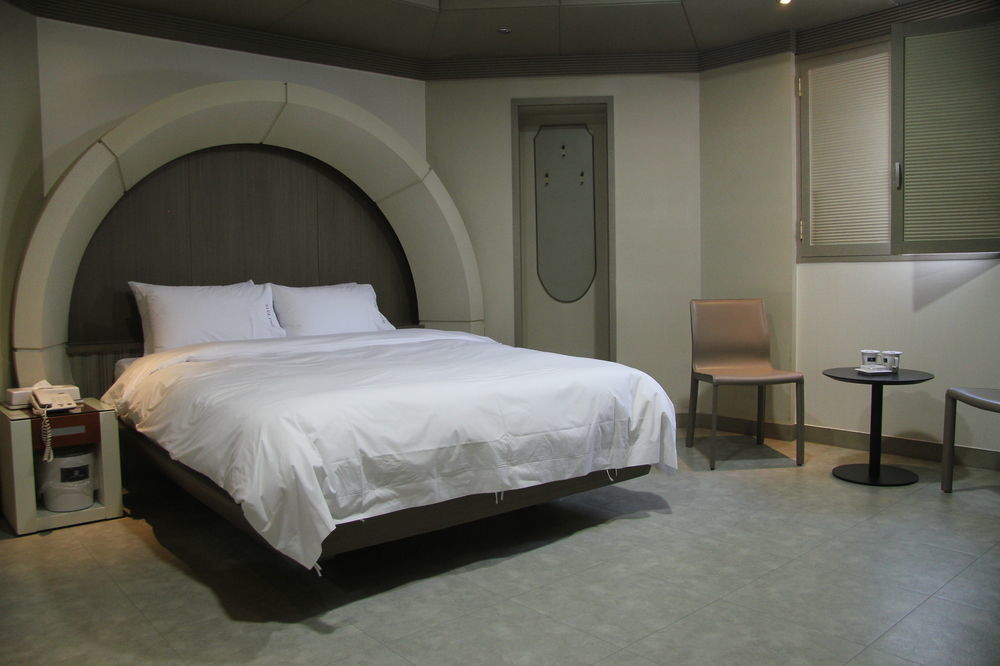 סוואן Hotel Tate מראה חיצוני תמונה