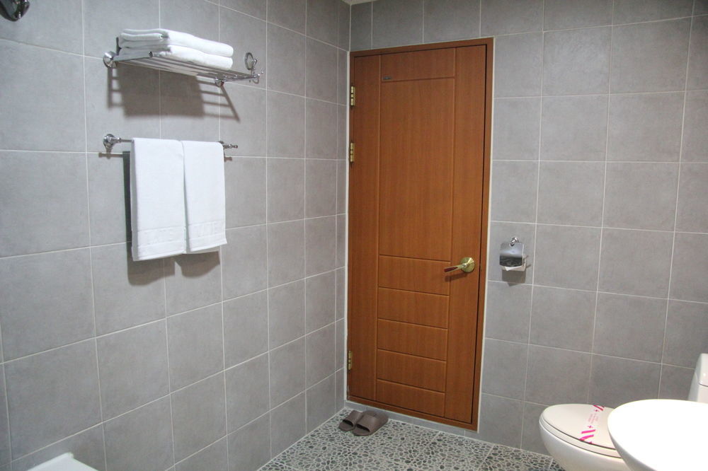סוואן Hotel Tate מראה חיצוני תמונה