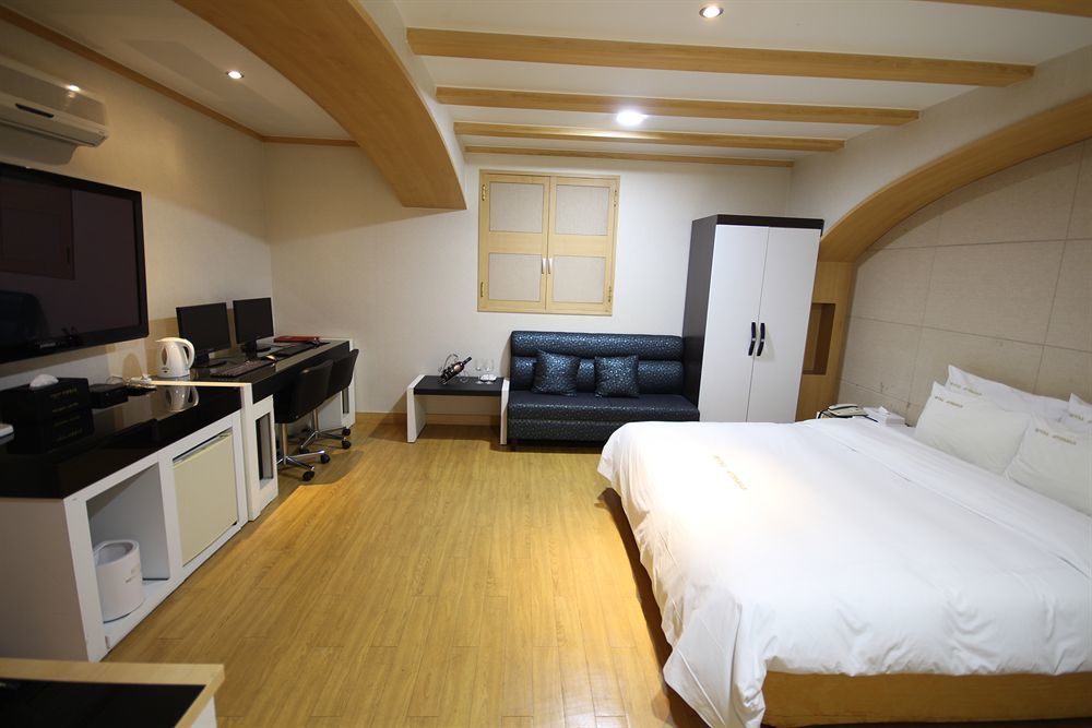 סוואן Hotel Tate מראה חיצוני תמונה