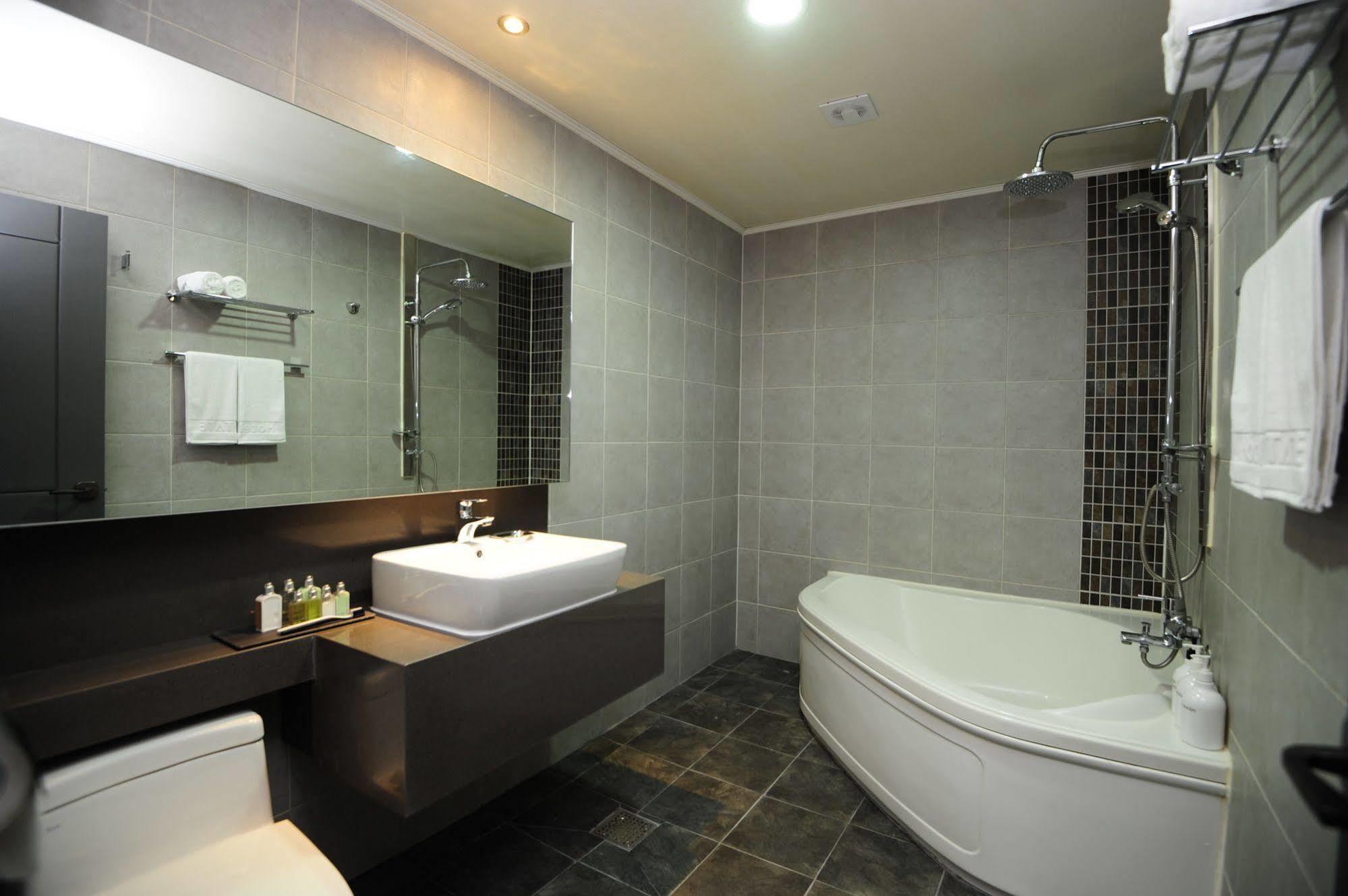 סוואן Hotel Tate מראה חיצוני תמונה