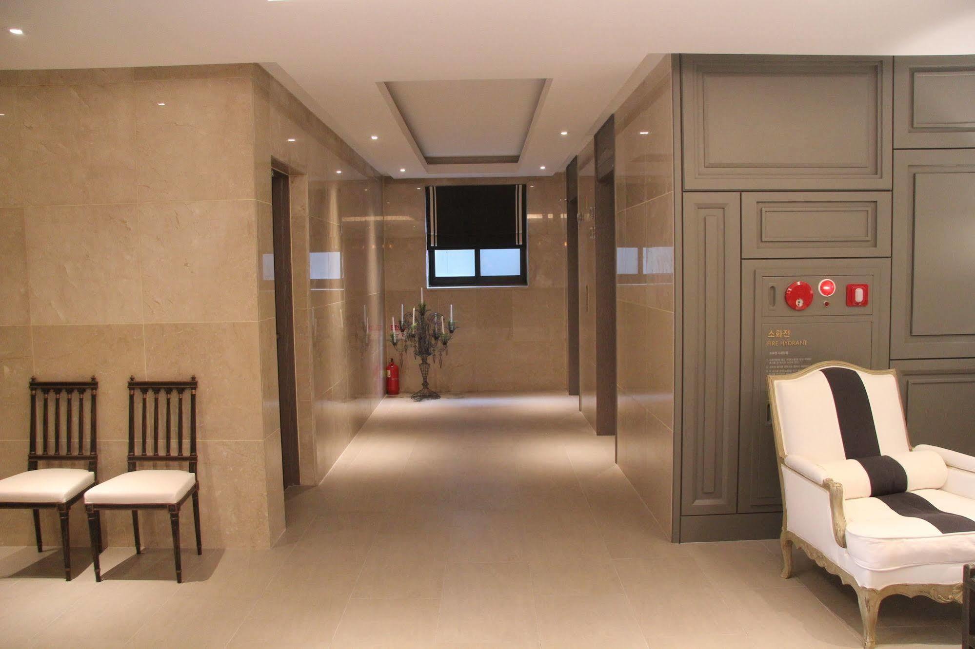 סוואן Hotel Tate מראה חיצוני תמונה