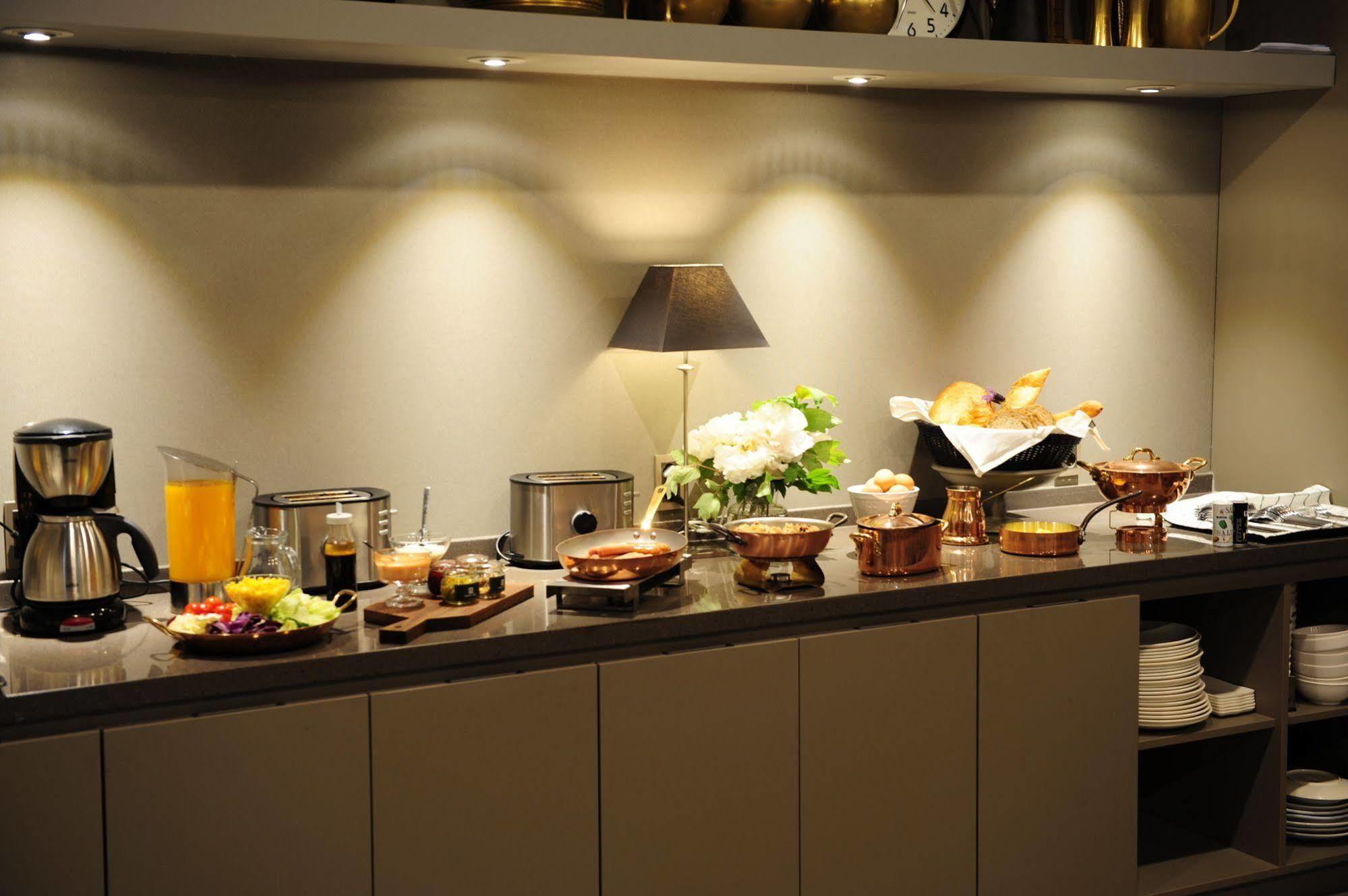 סוואן Hotel Tate מראה חיצוני תמונה