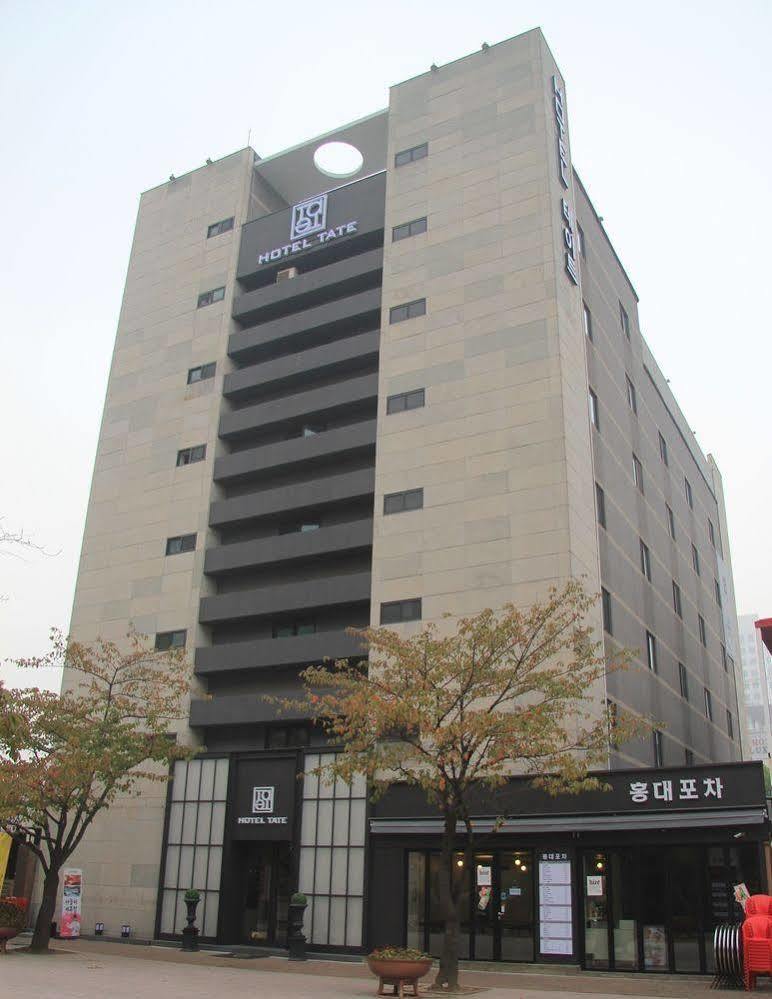 סוואן Hotel Tate מראה חיצוני תמונה